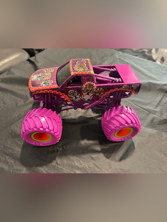 Monster Jam Other - Calavera Monster Jam Truck Toy - Pink Skull Design